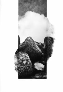 Dana Cojbuc "En levko" 2025 - tirage pigmentaire et dessin au fusain et pastel - 90 x 61 cm - Courtesy l'artiste et Galerie Catherine Putman