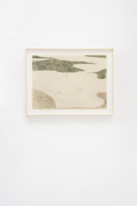 Jon Koko, Healing Waters, 2023, Gouache et crayon sur papier japonais, Gouache and pencil on Japanese paper, 61.5 x 82 cm (encadré), courtesy Alzueta Gallery, copyright Alzueta Gallery