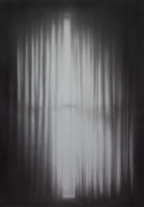 Simon Schubert, o.T. (Licht durch Vorhang), Graphite on paper, 100 x 70 cm, 2025, courtesy Gallery Martin Kudlek, copyright of the artist.