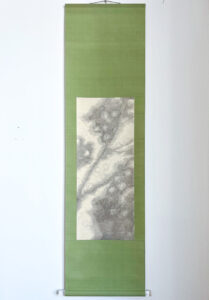 Michiko Van de Velde, Komorebi Children's day 5 mai 2024, ink on washi paper mounted on silk , 154 x 42 cm, 2024, courtesy Quai4, ©Michiko Van de Velde